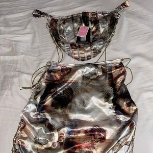 Super cute corset two piece renaissance set that ties up on the side